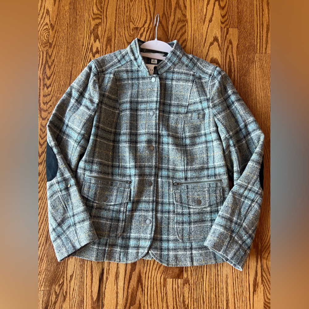 NWT L.L. BEAN STONINGTON WOOL BLEND JACKET SIZE MEDIUM. SNAP CLOSURE